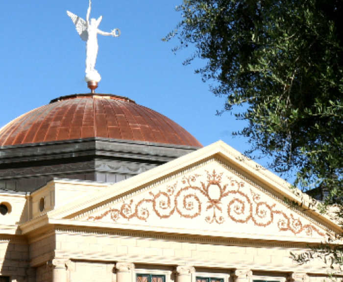 A photo of the Arizona State Capitol building